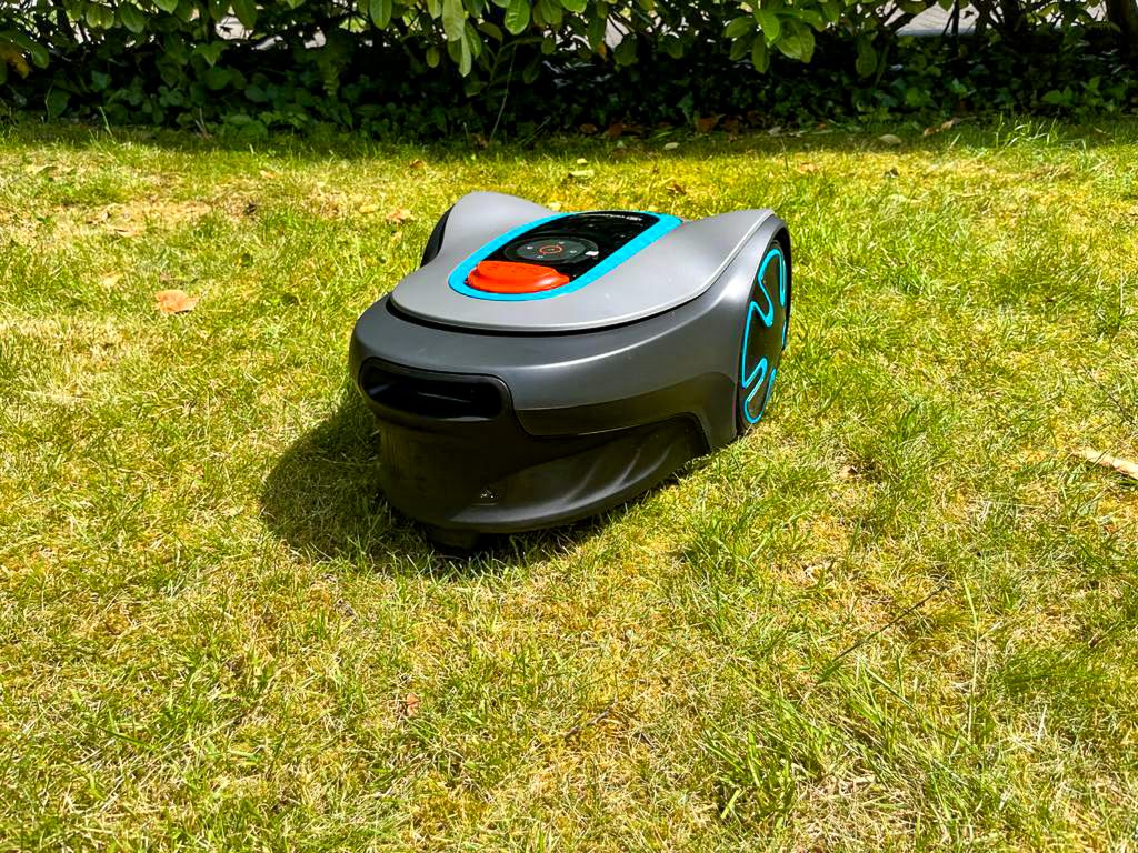 Gardena SILENO minimo 500 Mähroboter auf der Wiese
