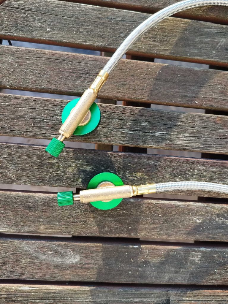 Gasanschlüsse des BURNHARD Jones Camping-Gasgrills