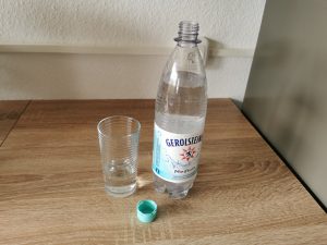 Gerolsteiner medium Mineralwasser im Glas