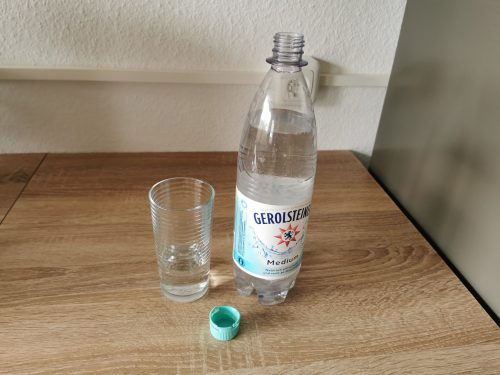 Gerolsteiner medium Mineralwasser im Glas