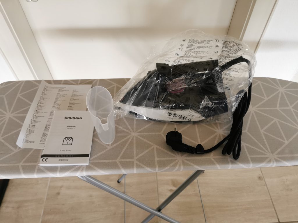 Grundig SI 4850 Dampfbügeleisen Lieferumfang