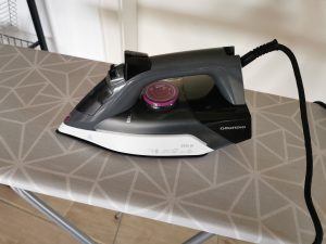 Grundig SI 4850 Dampfbügeleisen Seitenansicht