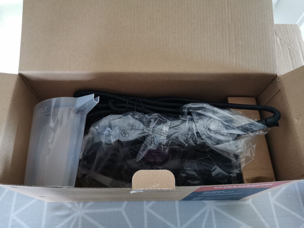 Grundig SI 4850 Dampfbügeleisen auspacken