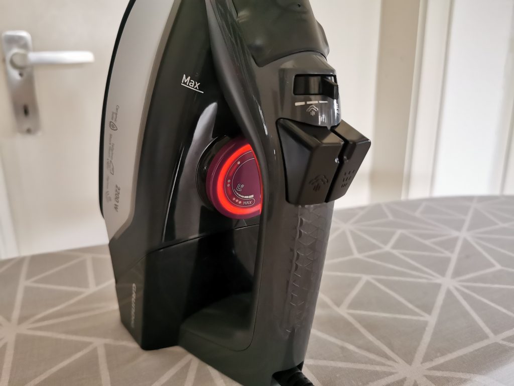 Grundig SI 4850 Dampfbügeleisen beleuchteteder Drehregler