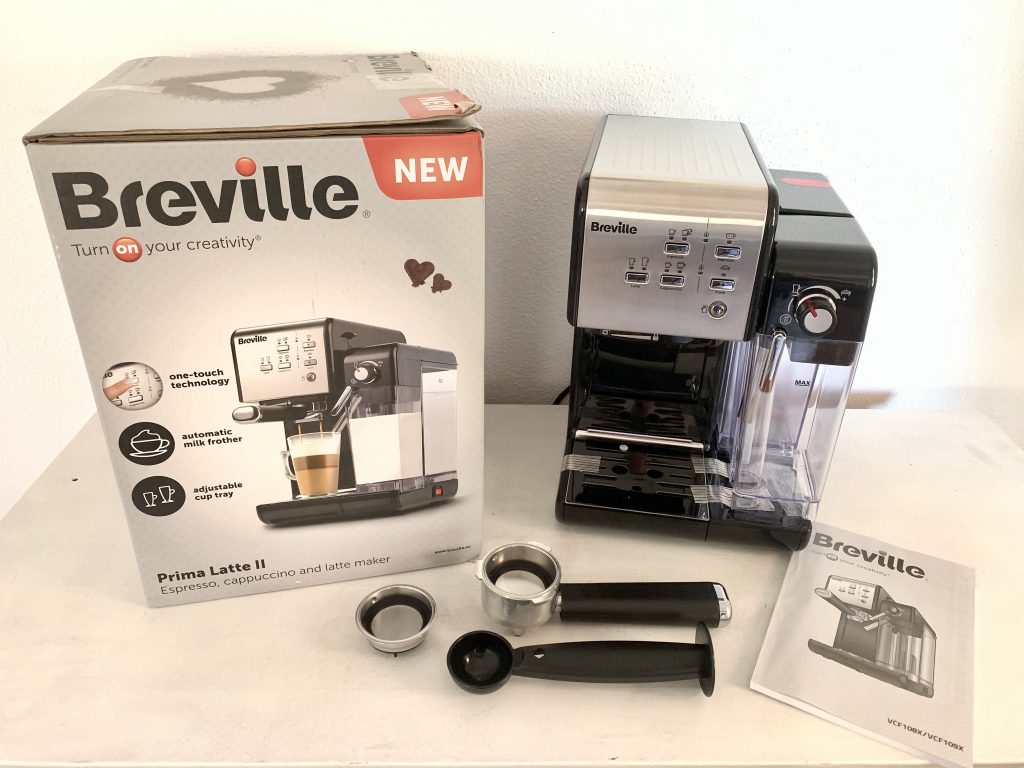 Breville Prima Latte II VCF108X Kaffeepadmaschine ausgepackt mit Karton und Zubehör