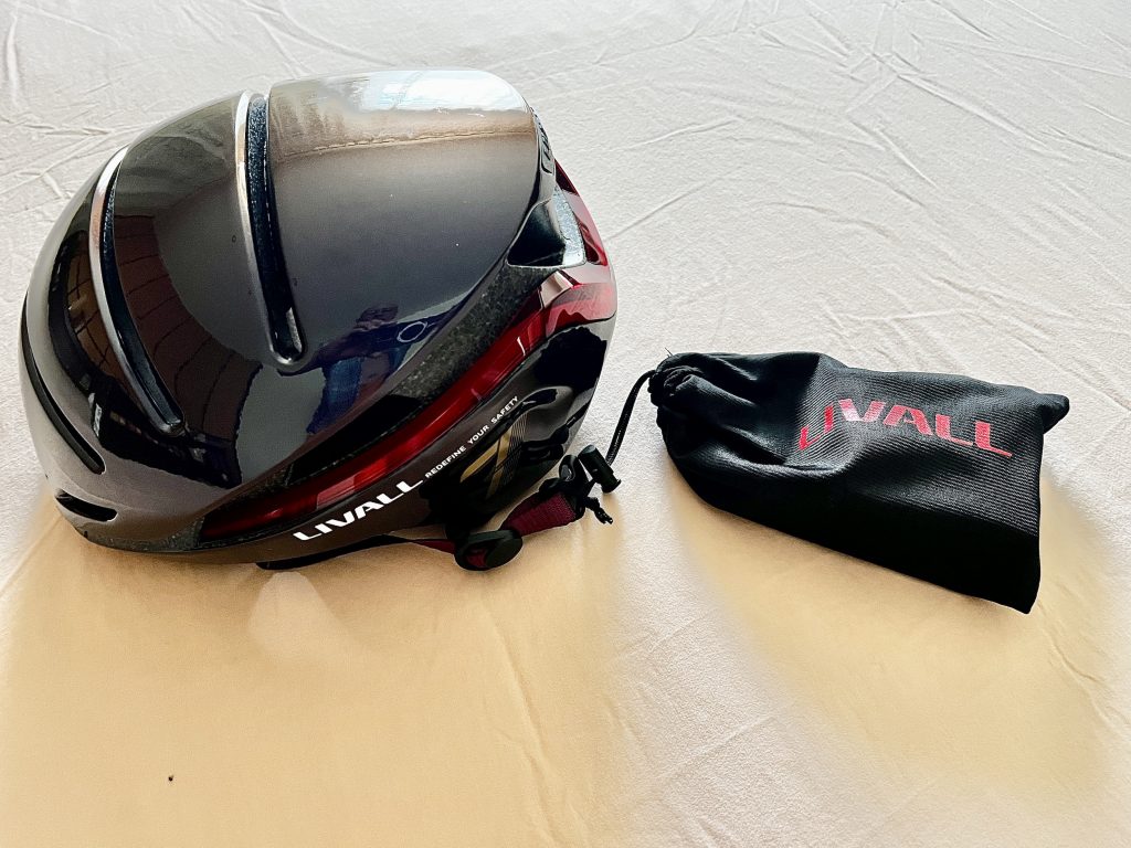 LIVALL Evo21 Fahrradhelm mit Verpackung