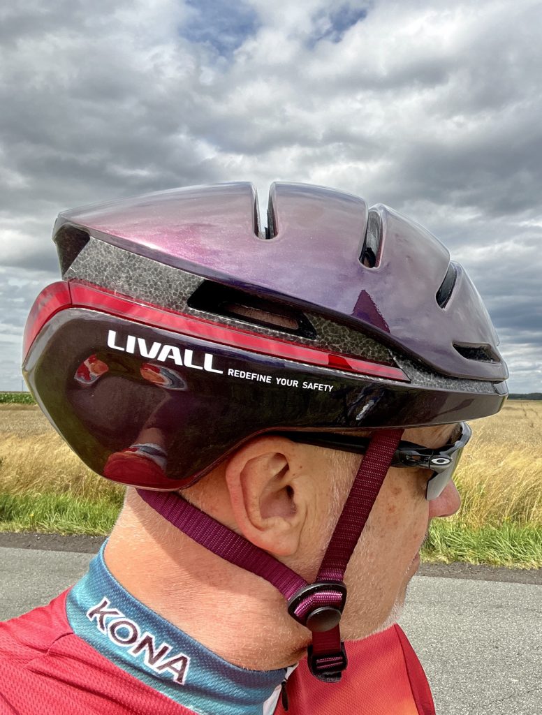 LIVALL Evo21 Fahrradhelm Seitenansicht