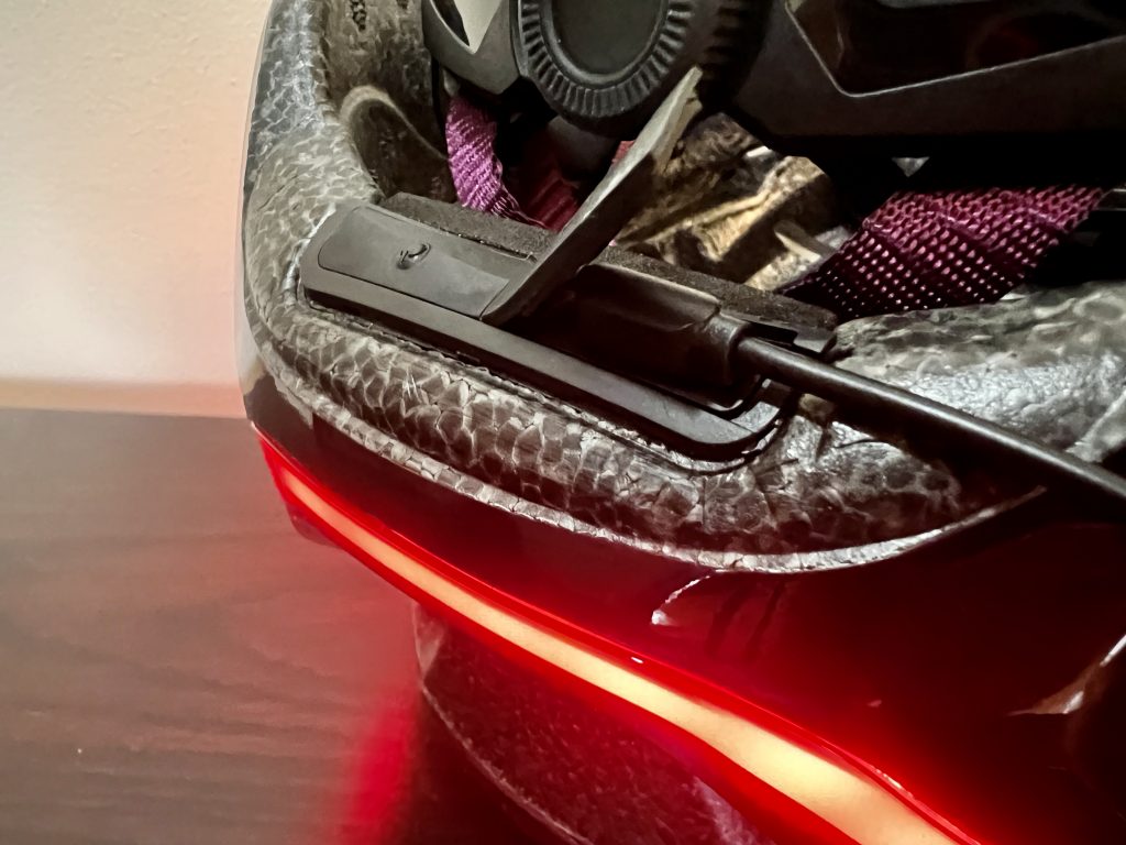 LIVALL Evo21 Fahrradhelm Lichttest
