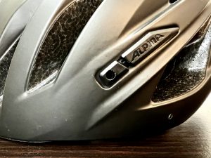 Alpina Haga LED Fahrradhelm – Öffnung für Blendschutz
