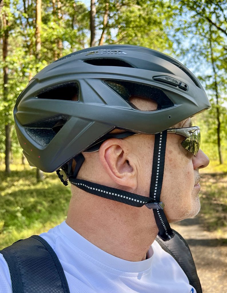 Alpina Haga LED Fahrradhelm Seitenansicht