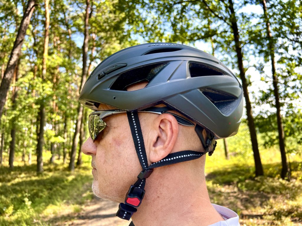 Alpina Haga LED Fahrradhelm Seitenansicht