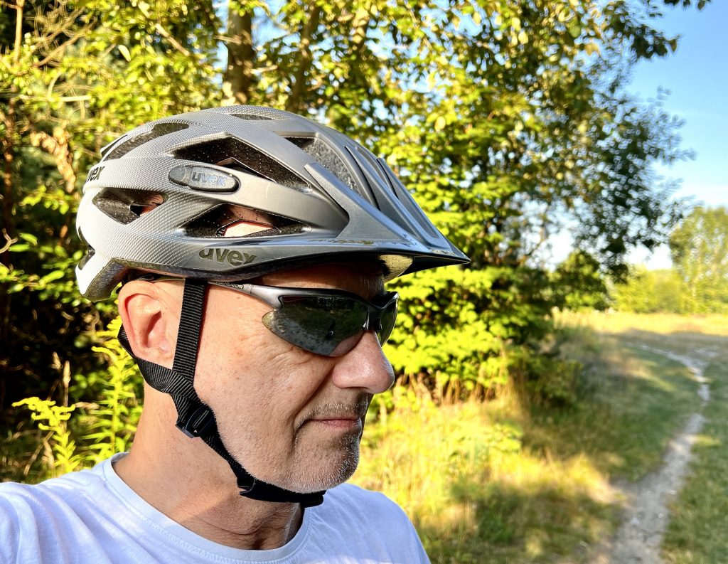 uvex i-vo cc MIPS Fahrradhelm Seitenansicht