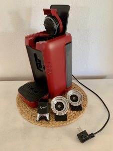 IPHILIPS SENSEO® Maestro CSA260:90 Kaffeepadmaschine von der Seite mit Zubehör