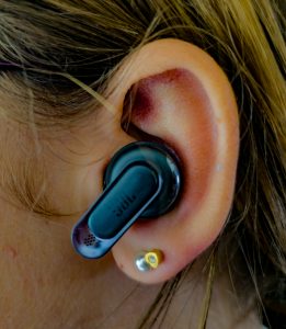 JBL Tour Pro 2 In-Ear-Bluetooth-Kopfhörer im Ohr