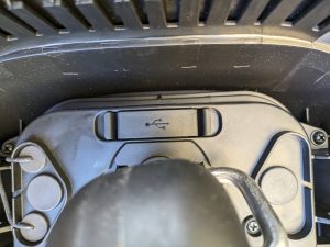 LANDXCAPE LX799 Mähroboter USB-Anschluss verschlossen
