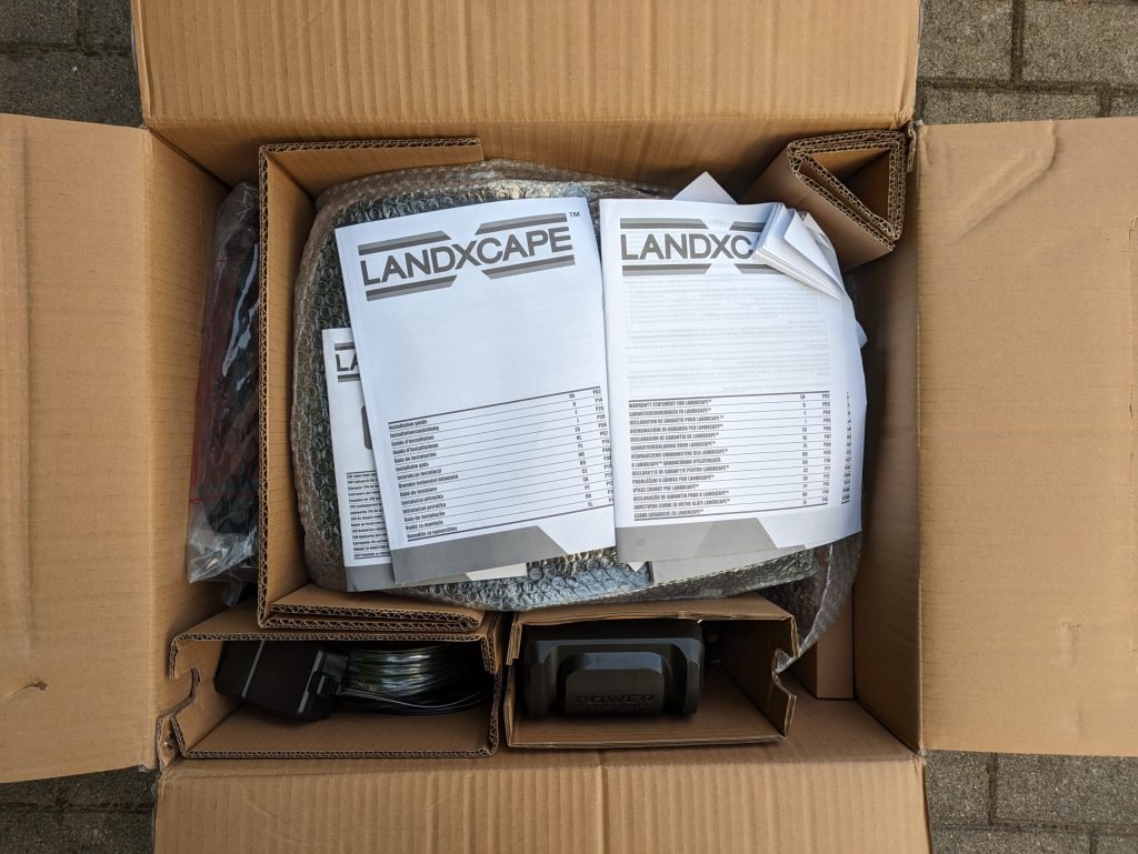 LANDXCAPE LX799 Mähroboter Verpackung geöffnet