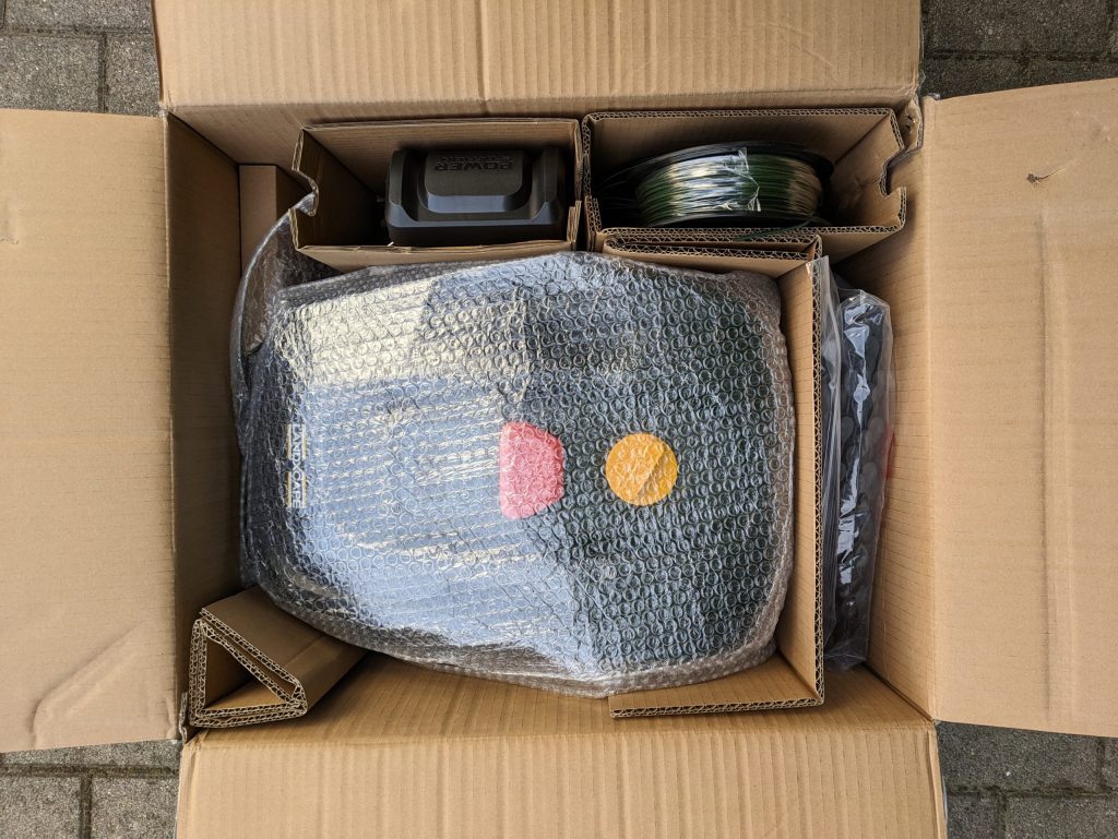LANDXCAPE LX799 Mähroboter Verpackung mit Luftpolsterfolie