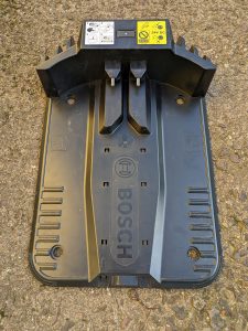 Ladestation des Bosch Home and Garden Indego XS 300 Mähroboters