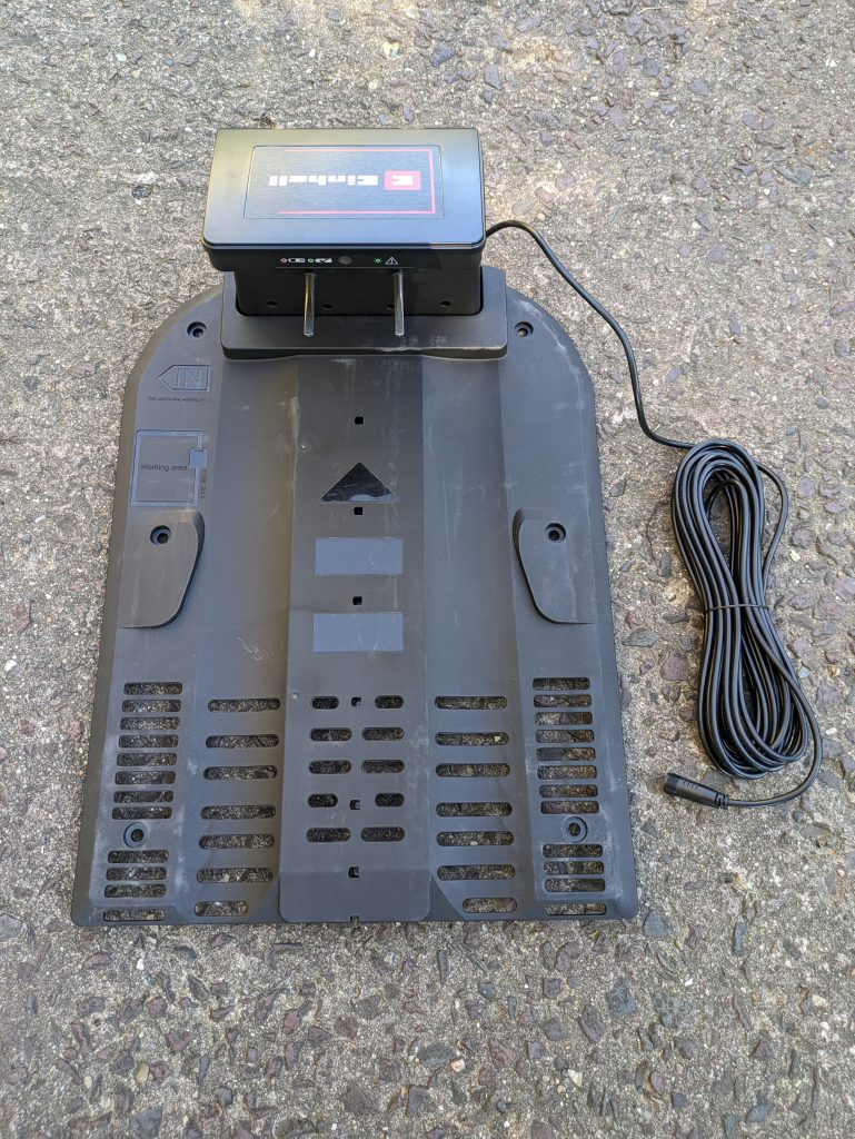Ladestation des Einhell FREELEXO 1200 LCD BT Mähroboters