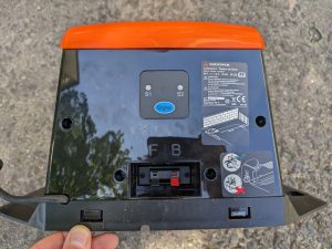 Ladestation des YARDFORCE COMPACT 300RBS Mähroboters Rückseite