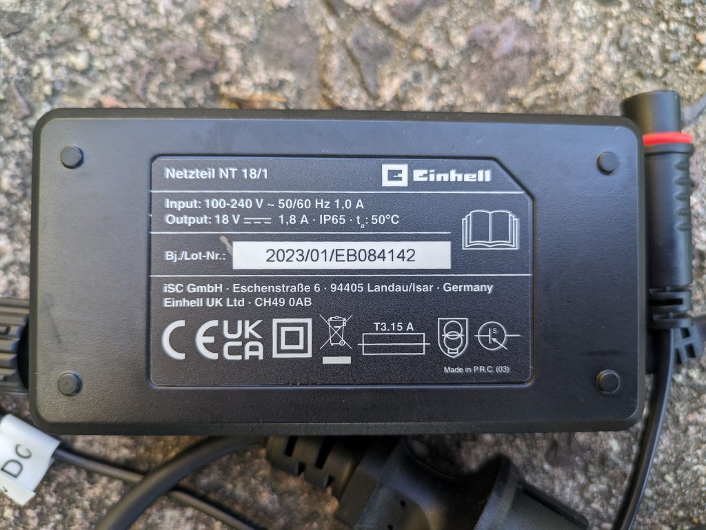 Netzteil des Einhell FREELEXO 1200 LCD BT Mähroboter Nahansicht