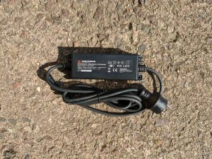 Netzteil des YARDFORCE COMPACT 300RBS Mähroboters