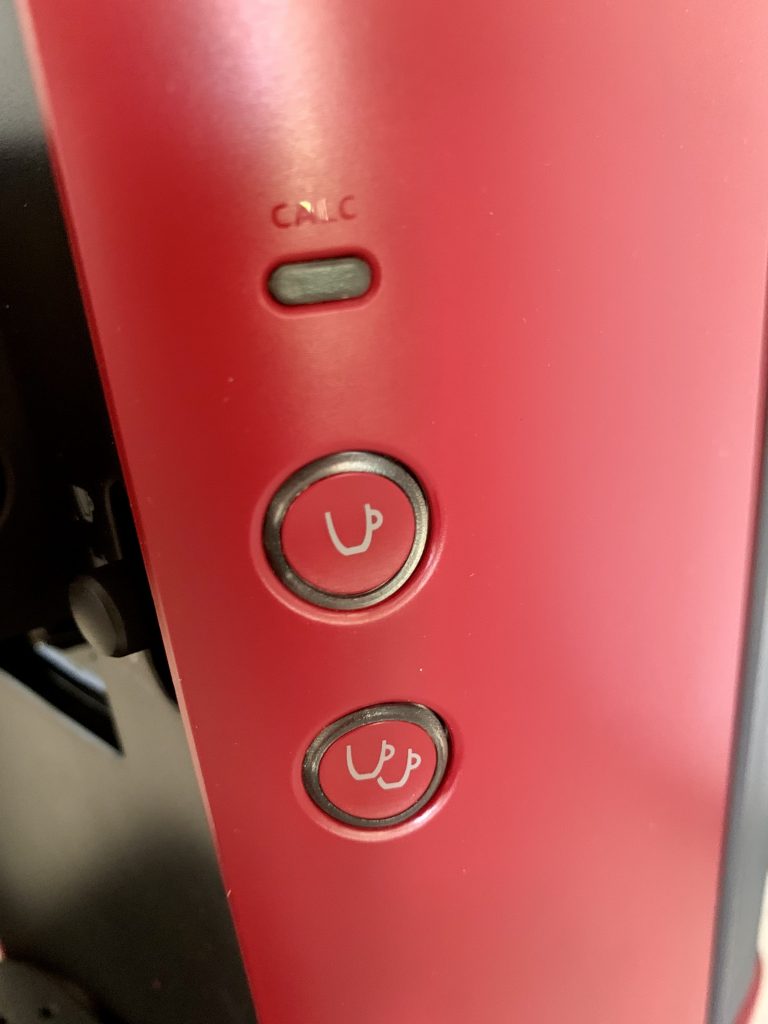 PHILIPS SENSEO® Maestro CSA260:90 Kaffeepadmaschine Nahansicht Tassenauswahl und Entkalkerindikator