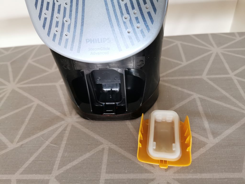 Philips Azur Dampfbügeleisen Antikalk geöffnet