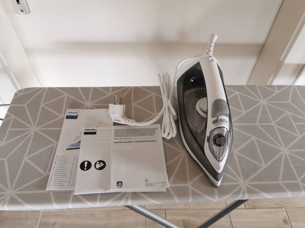 Philips EasySpeed Dampfbügeleisen Lieferumfang