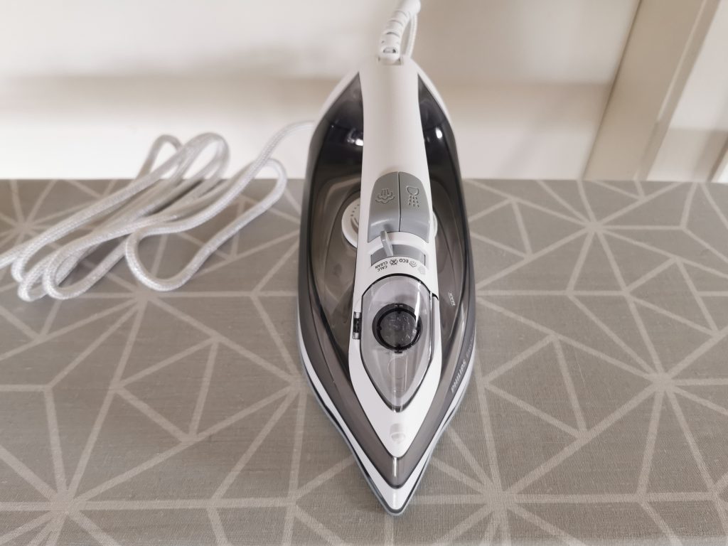 Philips EasySpeed Dampfbügeleisen von vorn