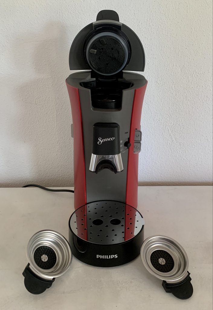 Philips SENSEO® Select CSA240:91 Kaffeepadmaschine von vorne mit Padhalter