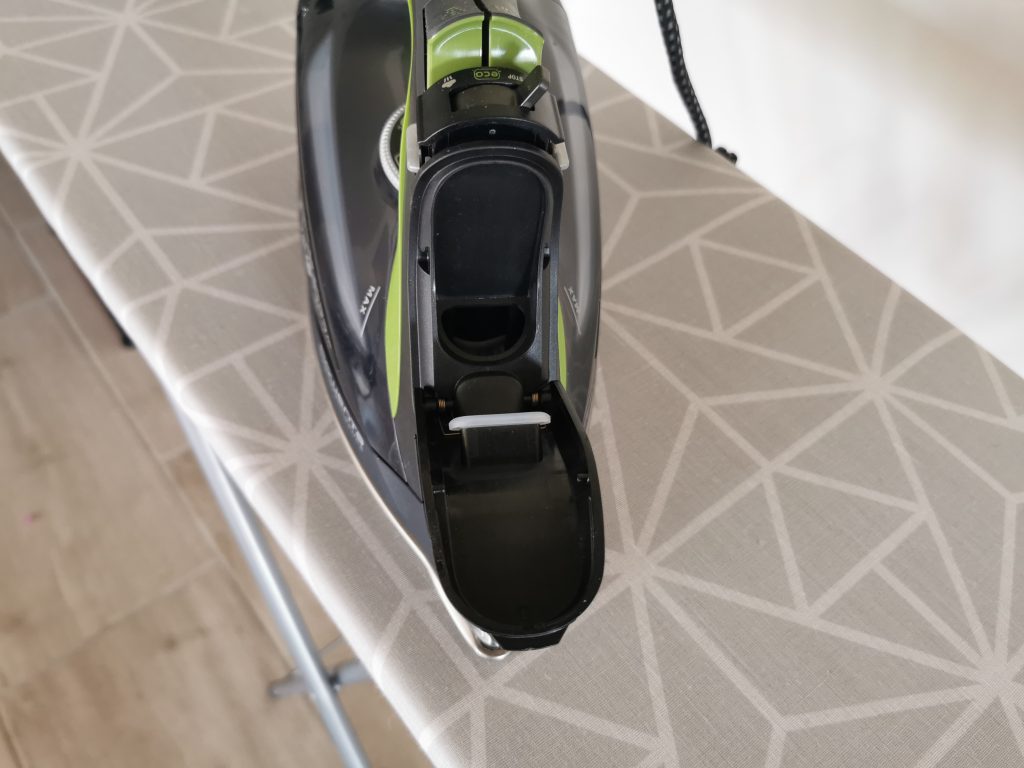 Rowenta DW6330 Eco Intelligence Dampfbügeleisen Öffnung Wassertank