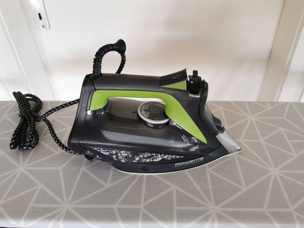 Rowenta DW6330 Eco Intelligence Dampfbügeleisen Seitenansicht