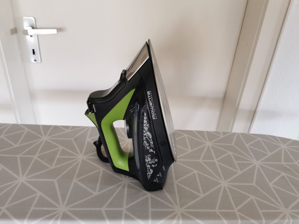 Rowenta DW6330 Eco Intelligence Dampfbügeleisen Seitenansicht stehend