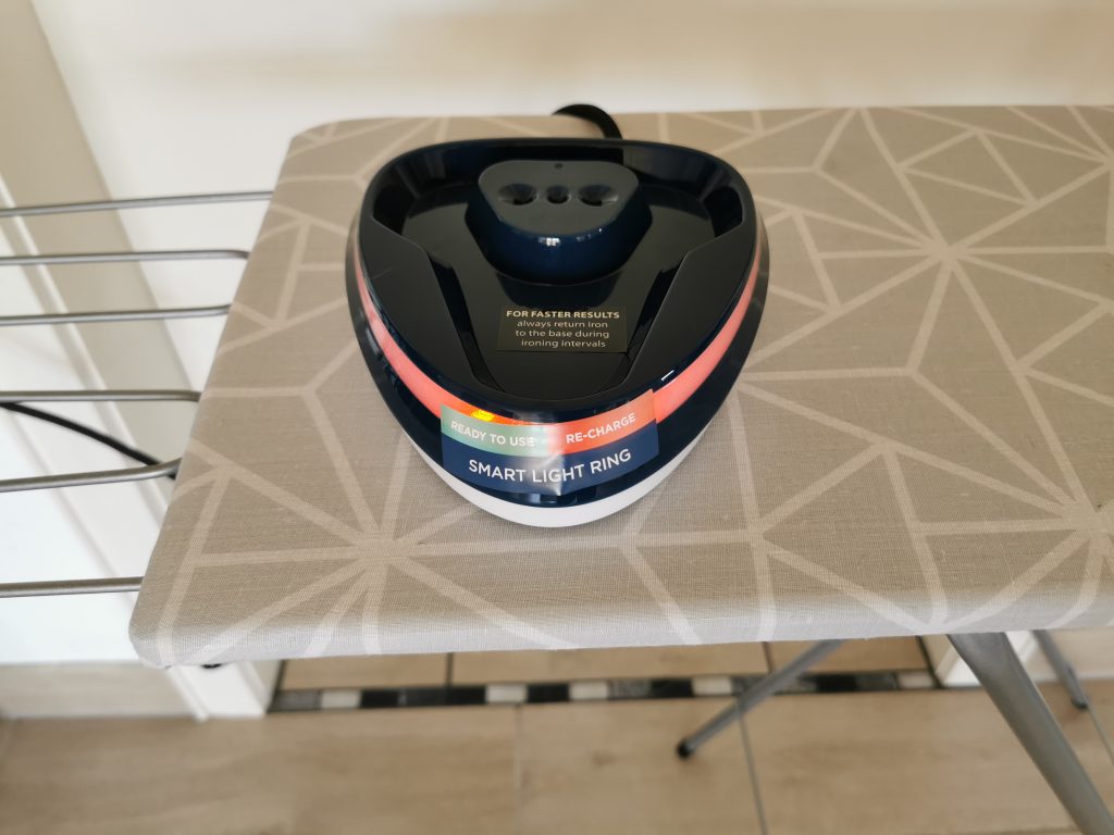 Russel Hobbs Cordless Bügeleisen Basisstation von vorn