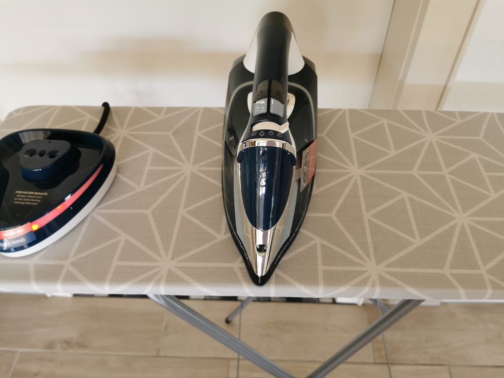 Russel Hobbs Cordless Bügeleisen Frontansicht