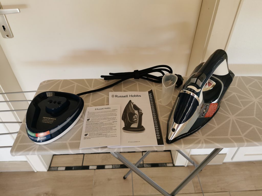 Russel Hobbs Cordless Bügeleisen Lieferumfang