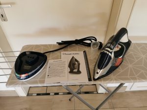 Russel Hobbs Cordless Bügeleisen Lieferumfang