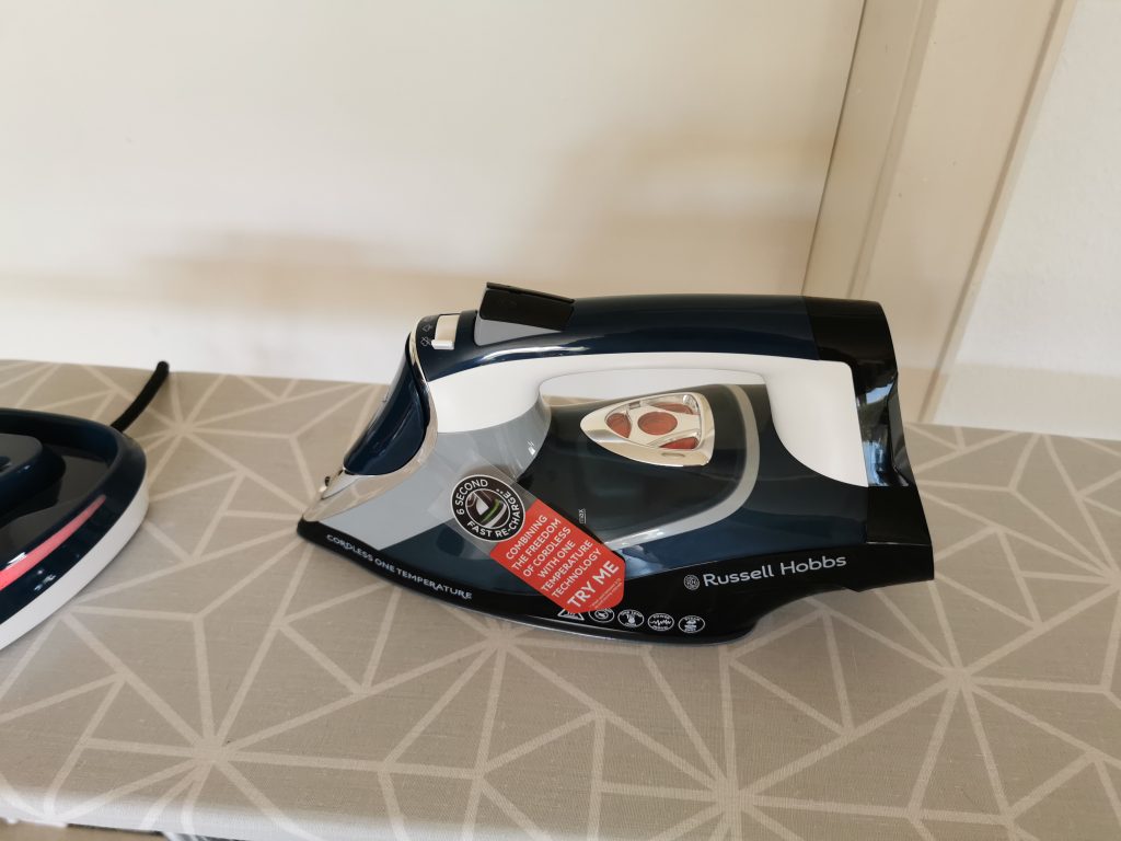Russel Hobbs Cordless Bügeleisen Seitenansicht