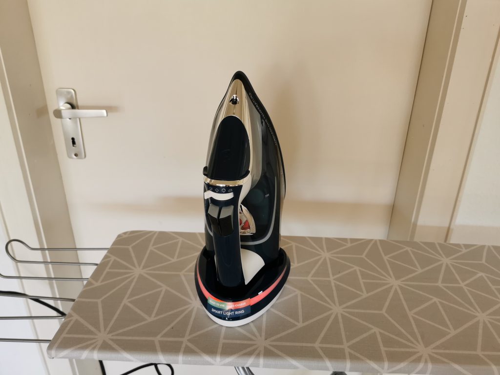Russel Hobbs Cordless Bügeleisen auf Station
