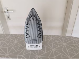 Russell Hobbs SupremeSteam Pro Dampfbügeleisen Sohle