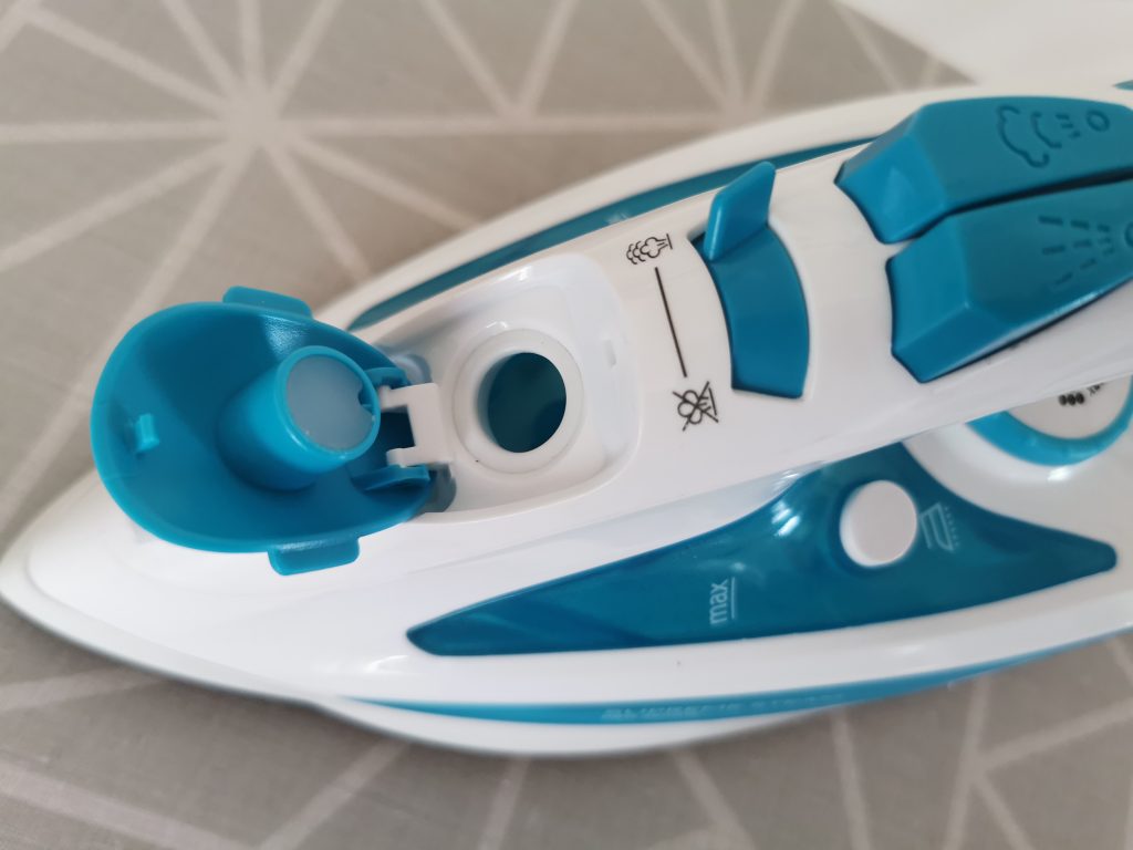 Russell Hobbs SupremeSteam Pro Dampfbügeleisen Wassertank