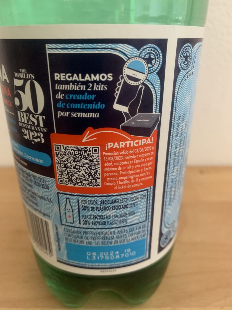 San Pellegrino Mineralwasser Etikett Rückseite Nahaufnahme