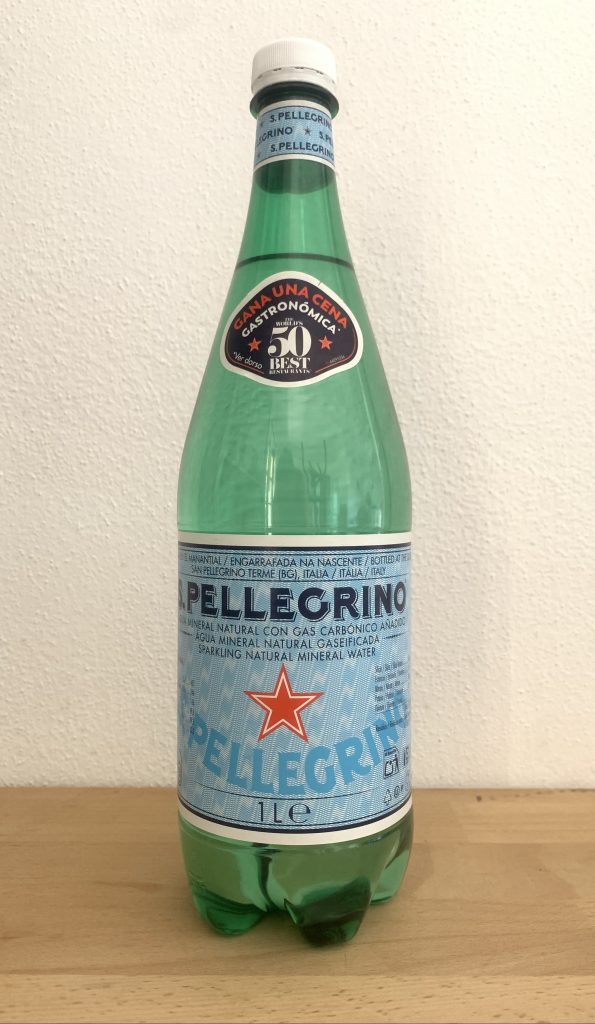 San Pellegrino Mineralwasser Flasche von vorne