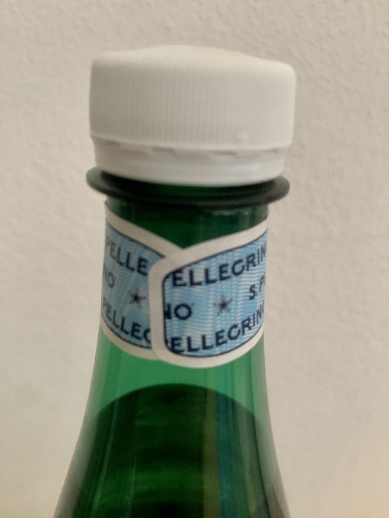 San Pellegrino Mineralwasser Verschluss geschlossen Nahaufnahme