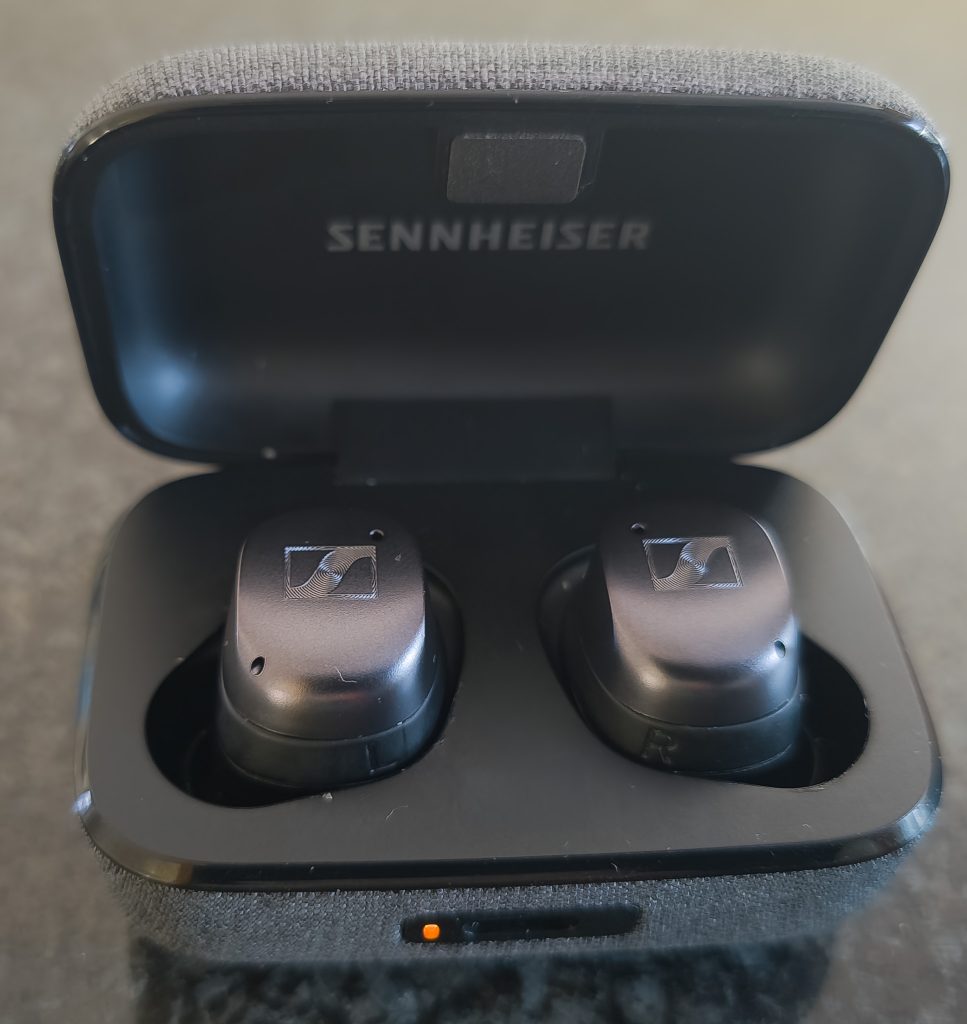 Sennheiser MOMENTUM True Wireless 3 In-Ear-Bluetooth-Kopfhörer Ladecase geöffnet