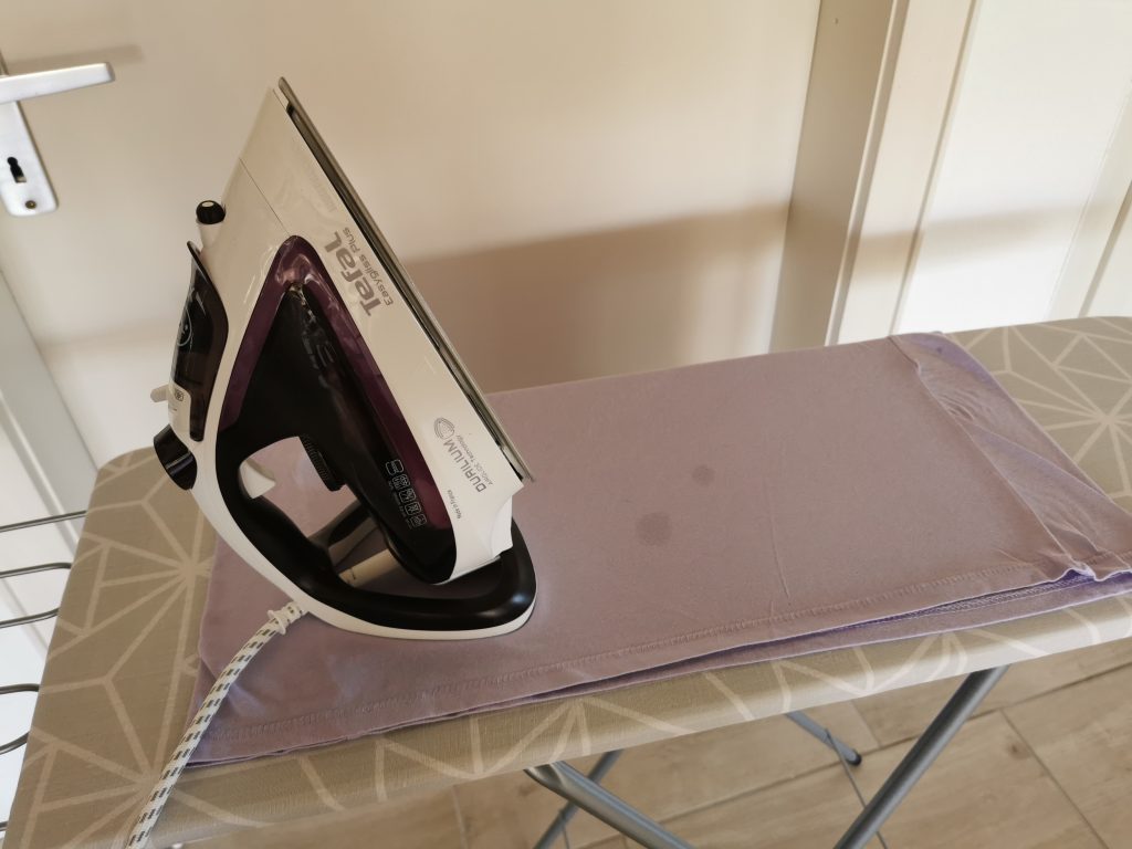Tefal EasyGliss Plus Bügeleisen Tshirt mit Wasserflecken