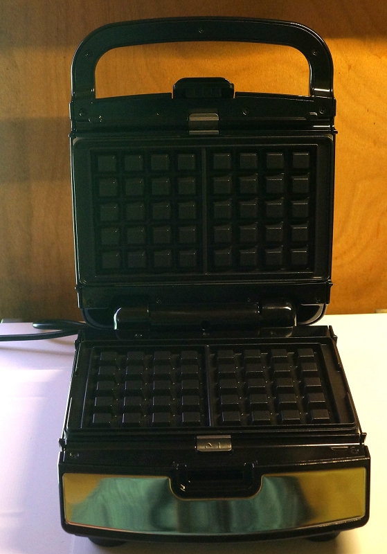 Tefal SW852D Waffeleisen aufgeklappt