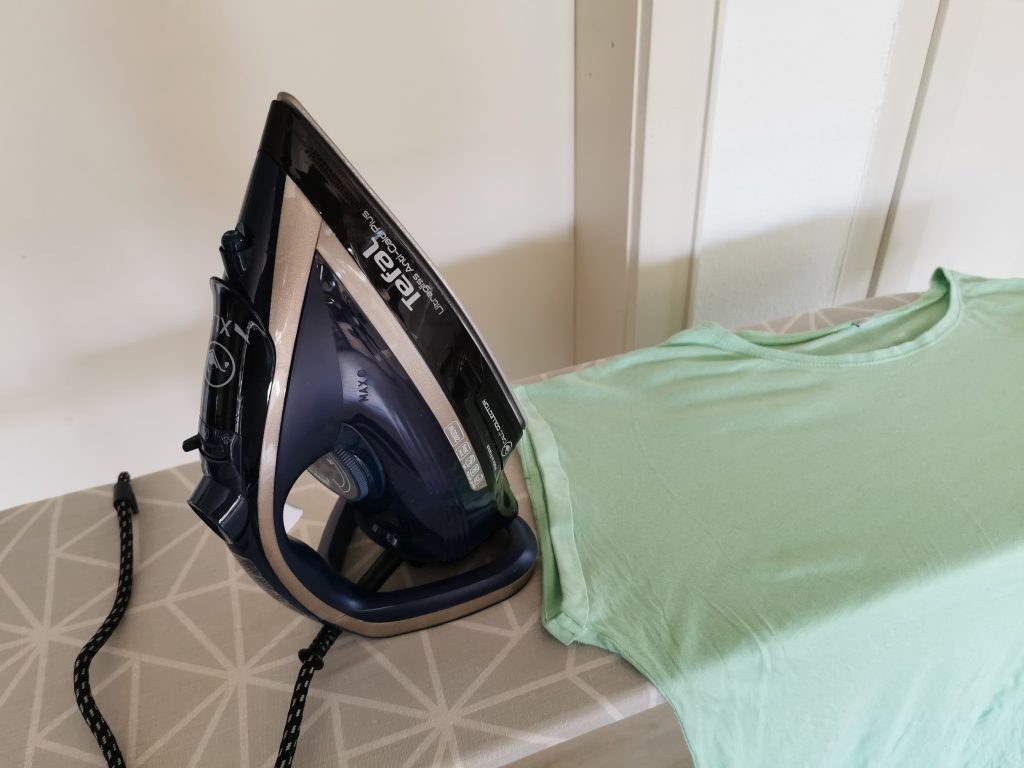 Tefal Ultragliss Bügeleisen Bügeln TShirt