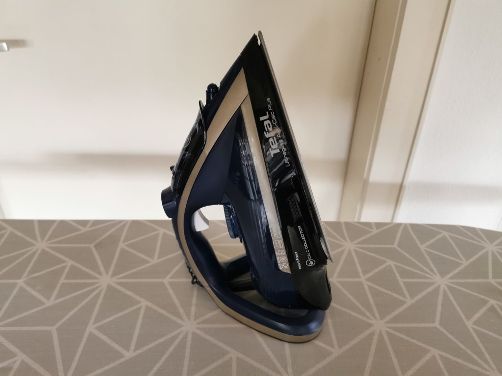Tefal Ultragliss Bügeleisen stehend Seite